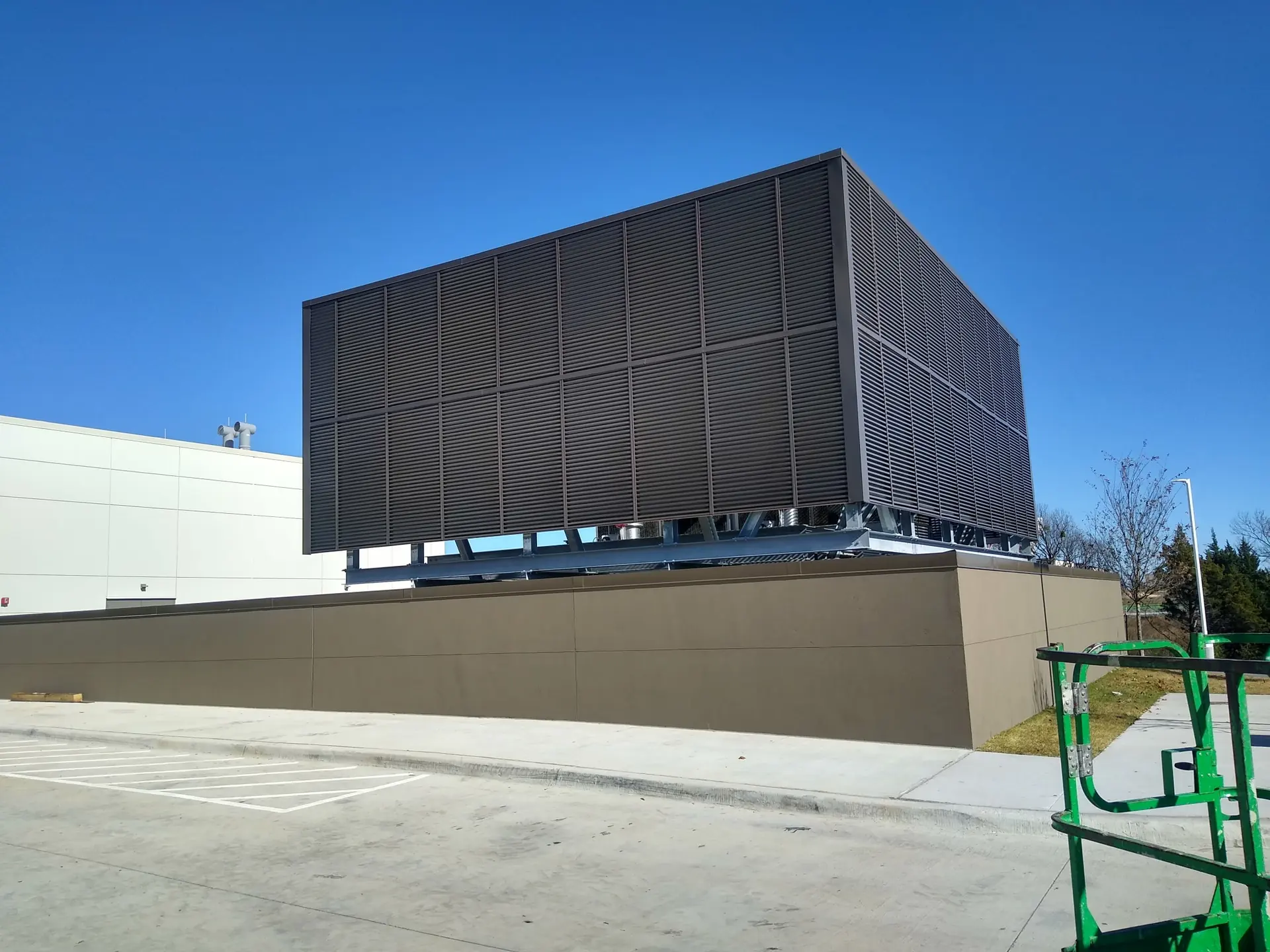 Louvered steel mechanical equipment screen on a commercial roof